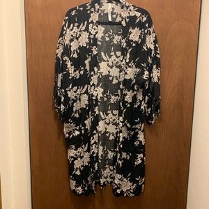 OS black & white floral kimono
